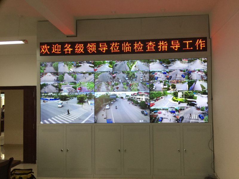 宁德列头柜在数据中心建设中的作用不容忽视，本文将深入探讨其应用与选择。